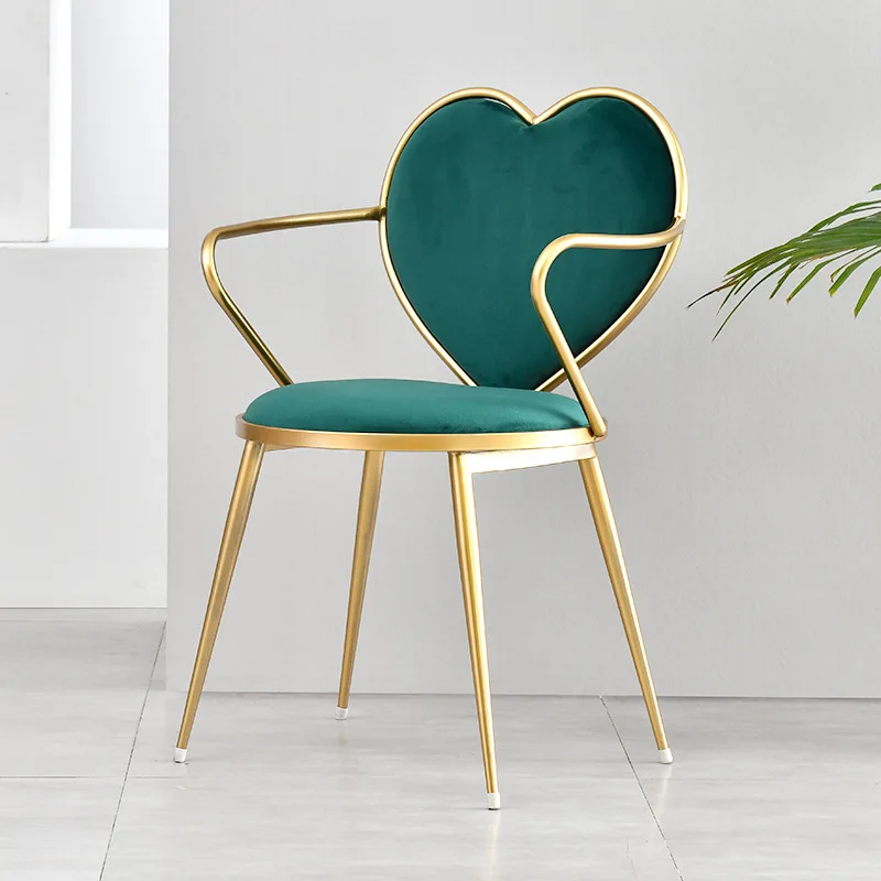 

Креативный обеденный стул в скандинавском стиле, железная мебель в форме сердца для маникюра, кофейного столика, простые бархатные стулья для мебели