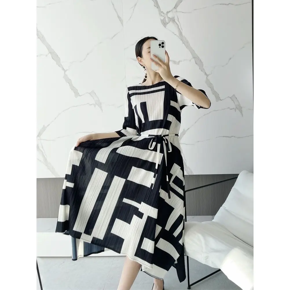 

Женское плиссированное платье миаке в полоску, свободная облегающая юбка с круглым вырезом и рукавом 2022, летний сезон 3/4