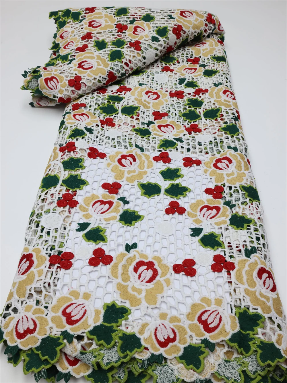

2022 Latest Embroidery Colorful Flower African Cord Lace Fabric High Quality Water Soluble Nigerian Party Wedding Dress LY555