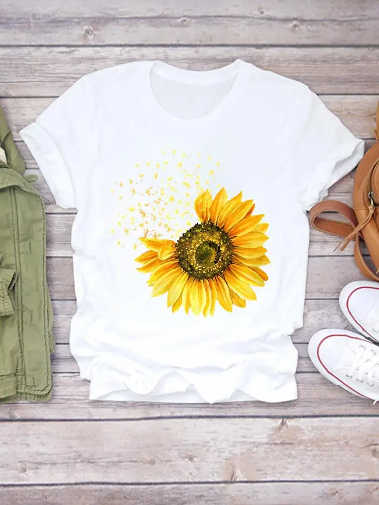 Женская футболка с коротким рукавом цветочным принтом