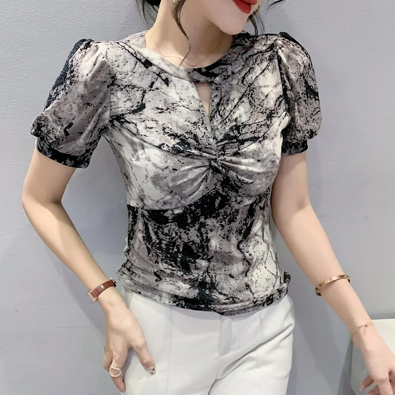 

Женская драпированная Футболка с рукавами-фонариками, привлекательная футболка в европейском стиле с перфорацией и принтом, модель 2023 на лето, 32034