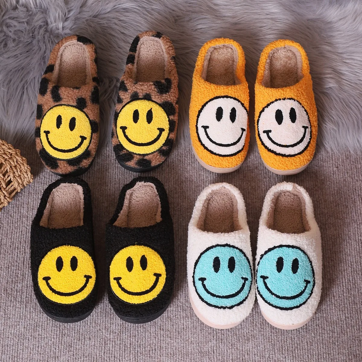 

2023 Best Selling Smile Happy Face Slippers Ladies Warm Furry Home House Cute Bedroom Pantoufle Women Slipper Slides