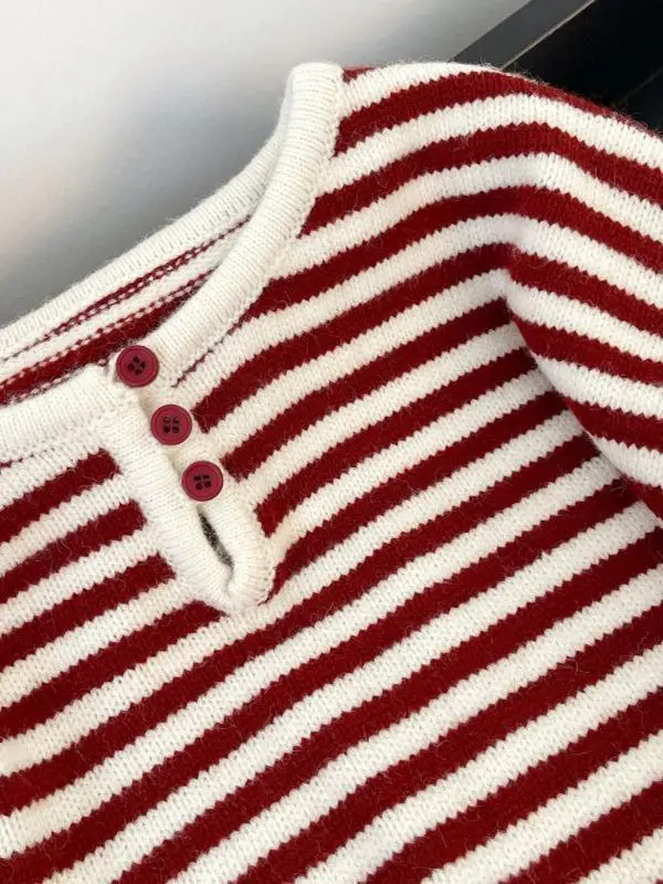 Вязаный свитер больших размеров в красную полоску для женщин 2024 осень и зима