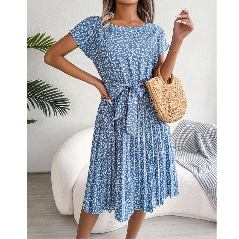 

Женское облегающее платье с коротким рукавом и цветочным принтом