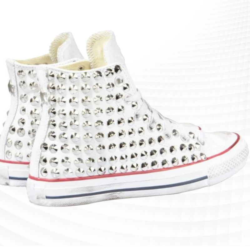

Spring and autumn custom design sense handmade silver studded canvas shoes fashion matching retro couple sneakers