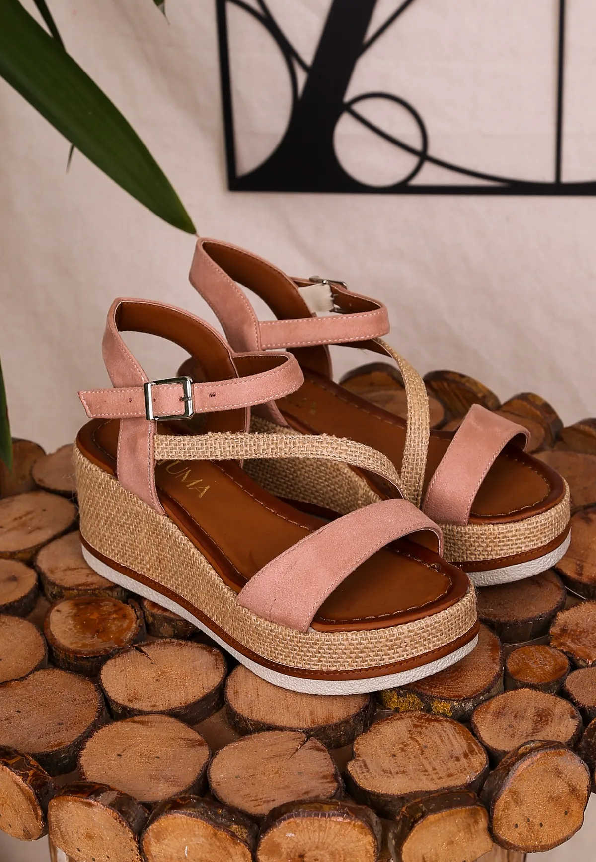 

Лариса пудра Суэт, лакированный гальванический нож