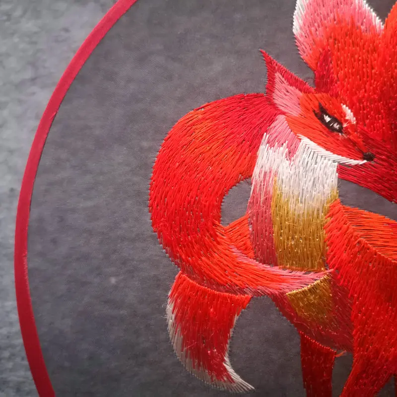 Двухсторонний вентилятор с вышивкой лисицы кисточками означает удачу Qipao Tang