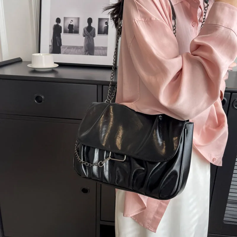 New Leather Retro Fashion Messenger Bag Chain Personalized Trend Pleated Single-shoulder Crossbody Bag Commute Storage Versatile