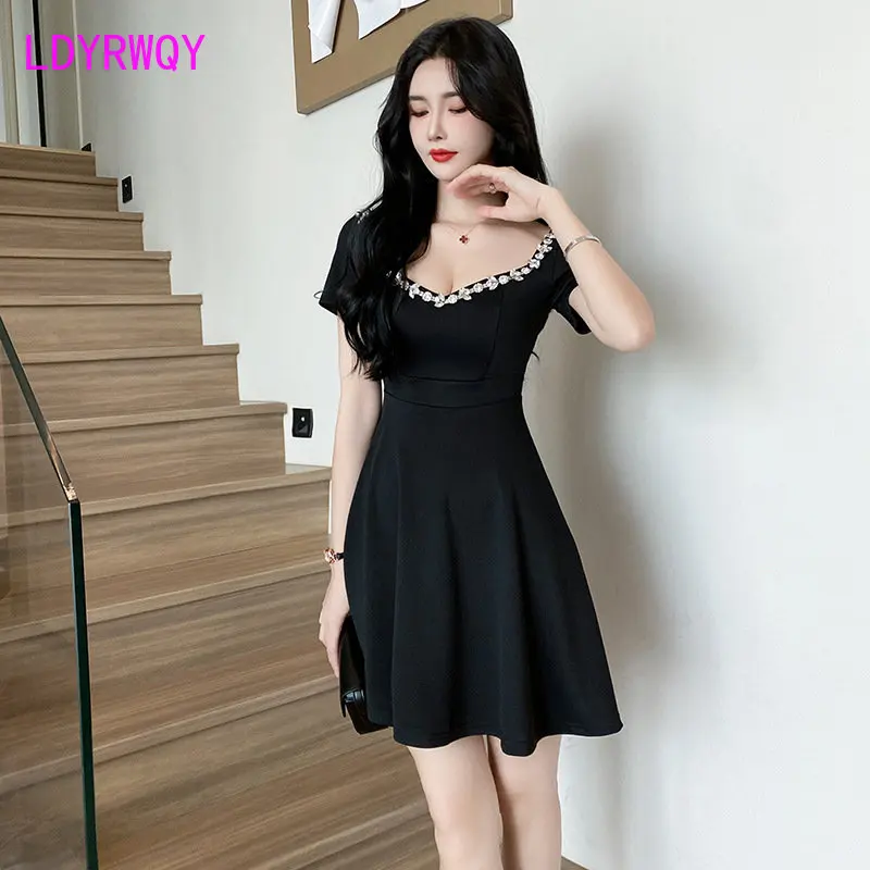 Женское платье с открытой грудью облегающее для ночного клуба