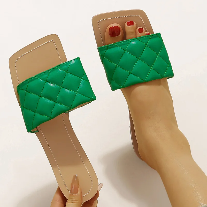 

Женские пляжные шлепанцы из ПУ кожи, яркие сандалии на плоской подошве, без застежки, повседневные праздничные сандалии с квадратным носком...