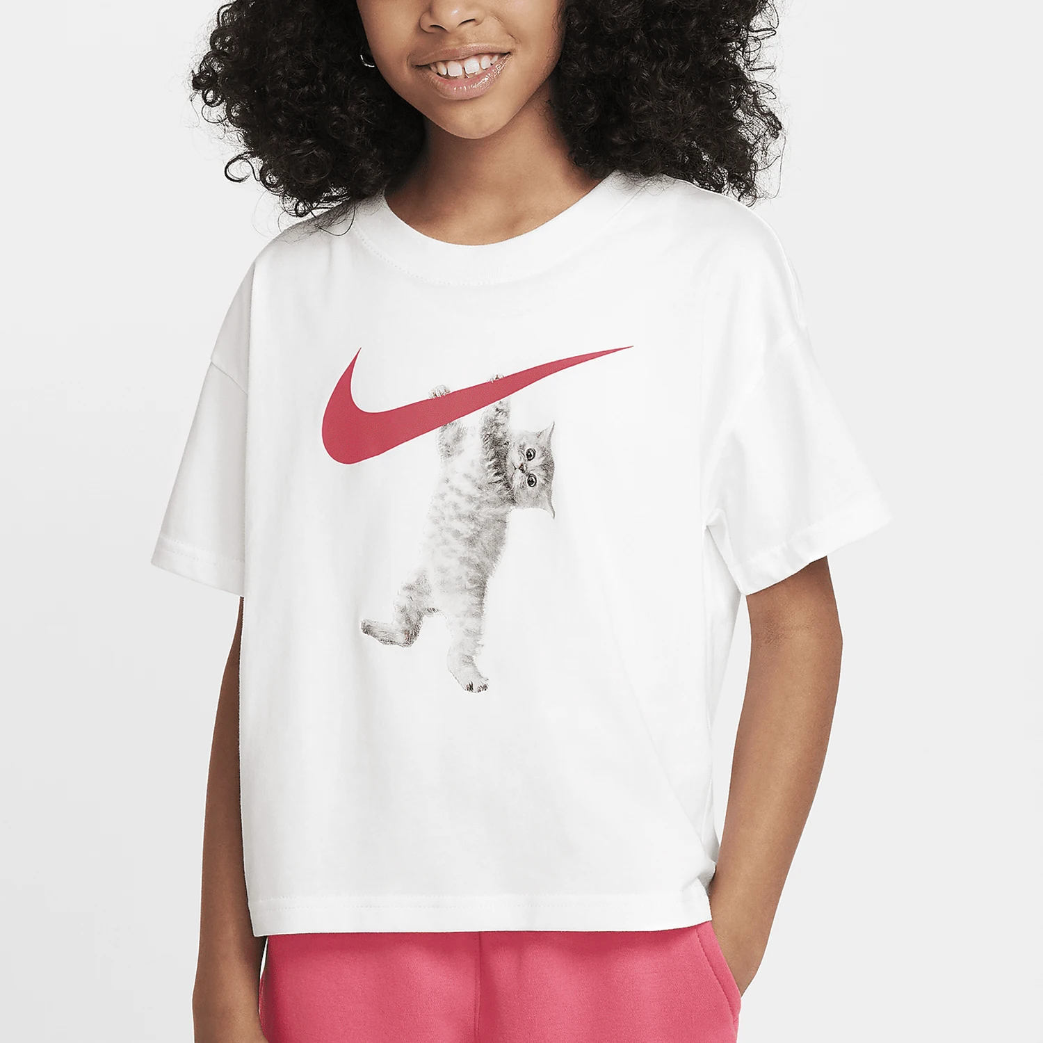 Фото Оригинальная летняя новая модель Nike для больших детей, мягкая и дышащая повседневная спортивная футболка с короткими рукавами FZ5538-100 №1