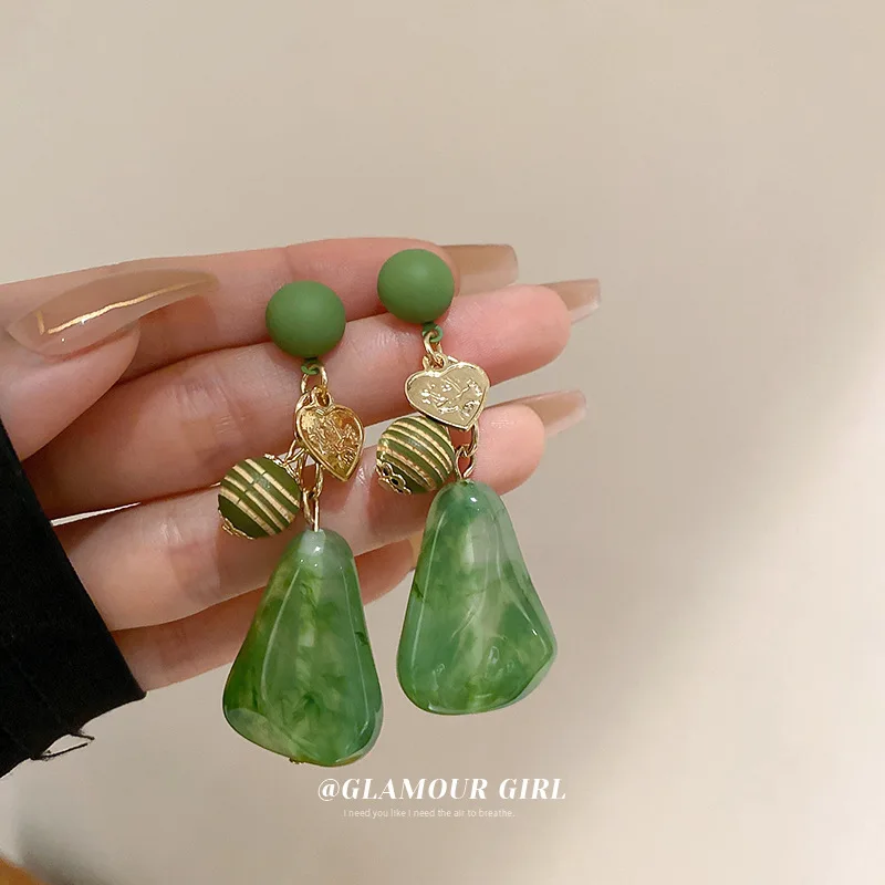 

Silver Needle Retro Love Geometric Earrings Korean Fashion Temperament Design Sense Small Exaggerated