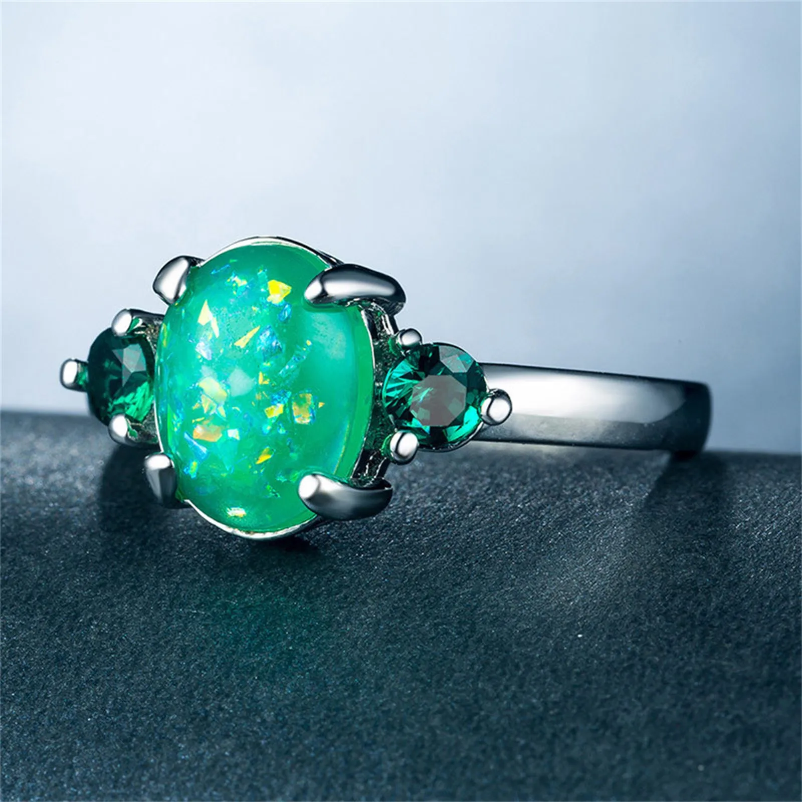 

Fashion Oval Opal Double Diamond Women's Ring Zirconia Engagement Ring Nontarnishable Ring