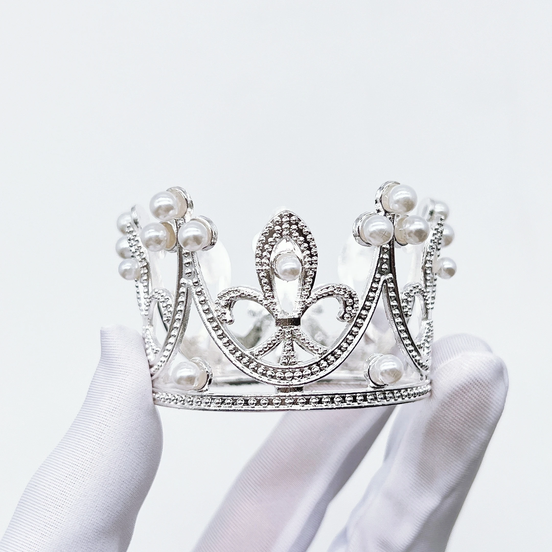 Миниатюрная корона с жемчугом