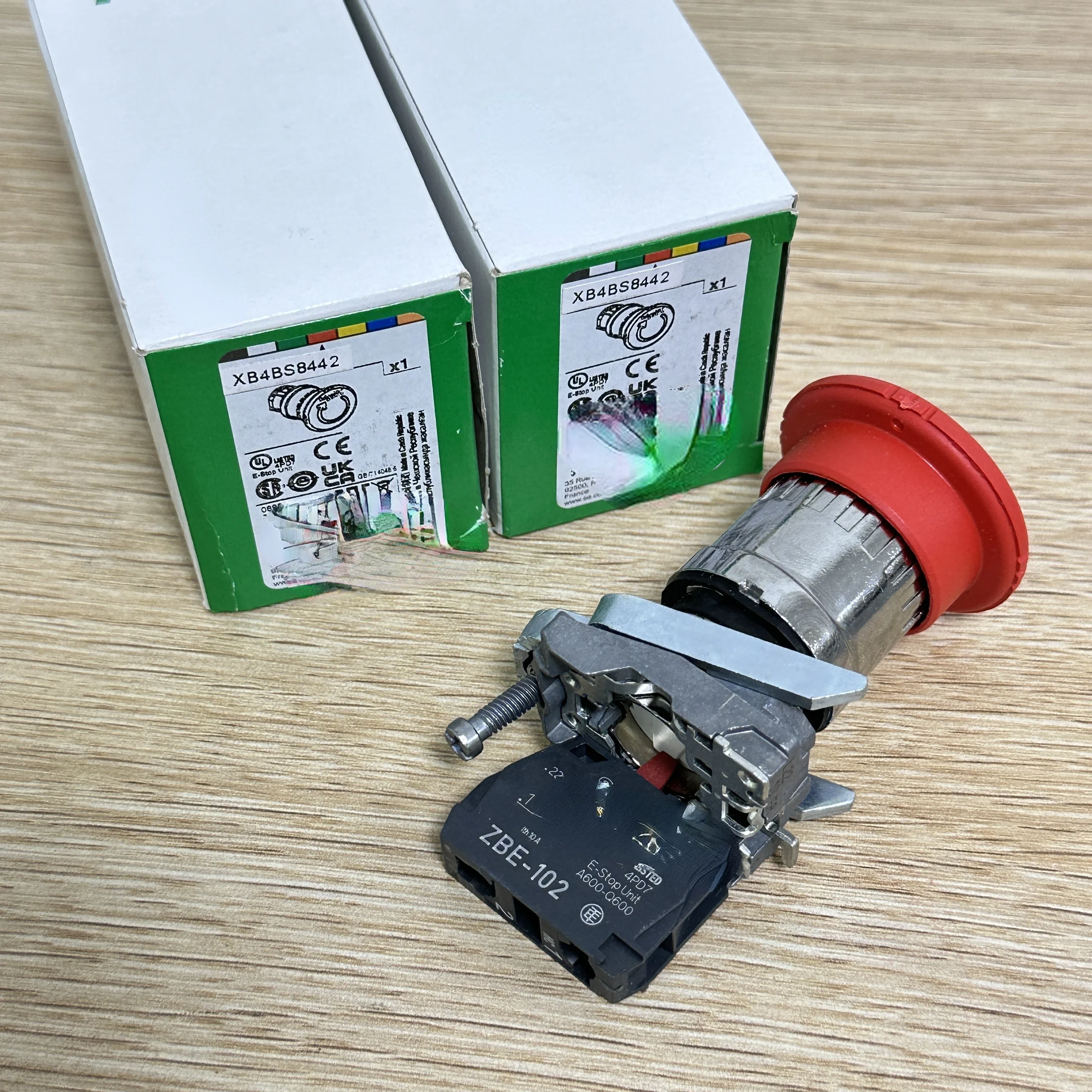 Аварийный стоп-переключатель Harmony XB4 XB4BS8442