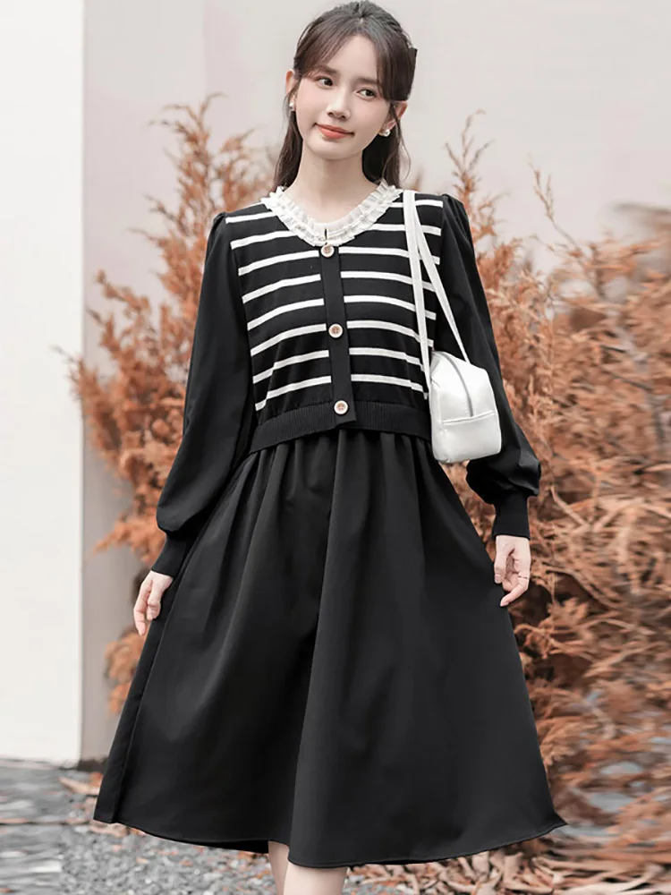 Женское трикотажное платье в полоску черное элегантное длинное составного кроя