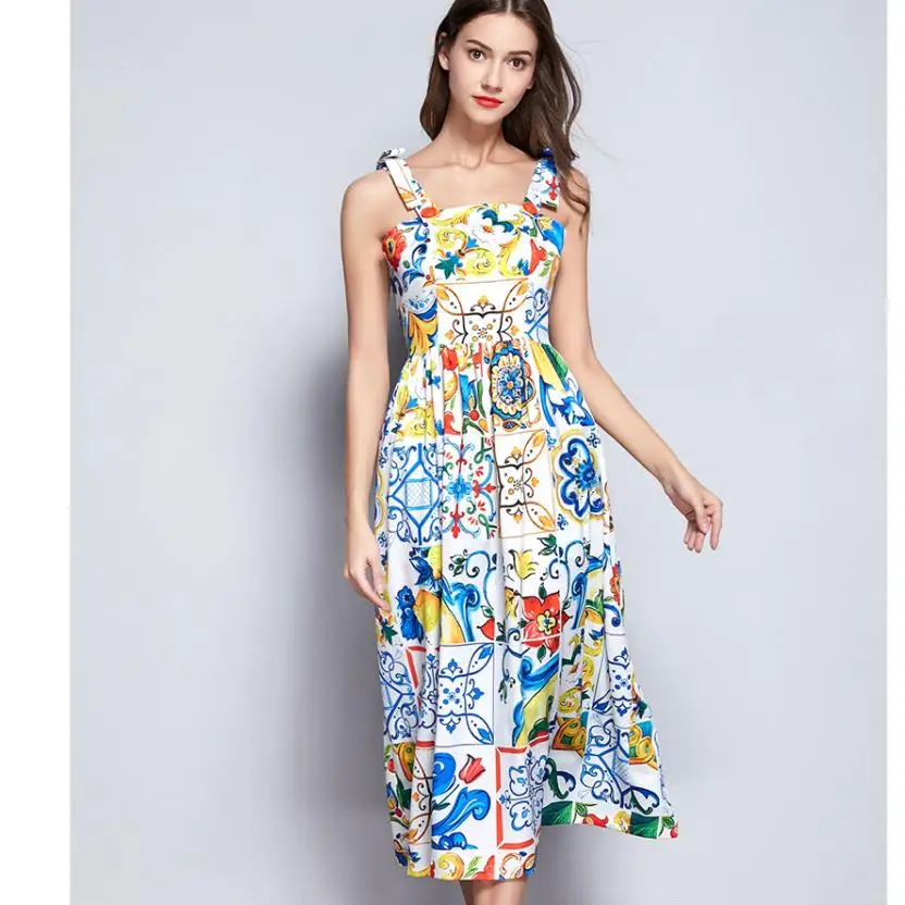 Женское модельное платье на бретельках Pinkoz длинное с открытой спиной и