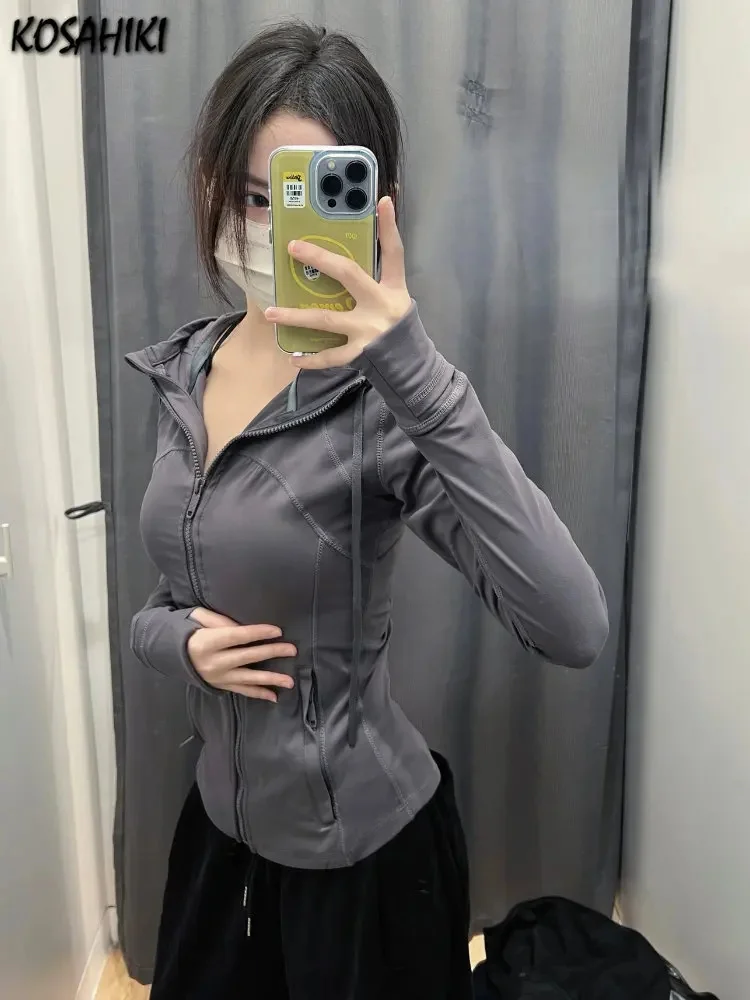 

Женский укороченный топ на молнии, с капюшоном и карманами