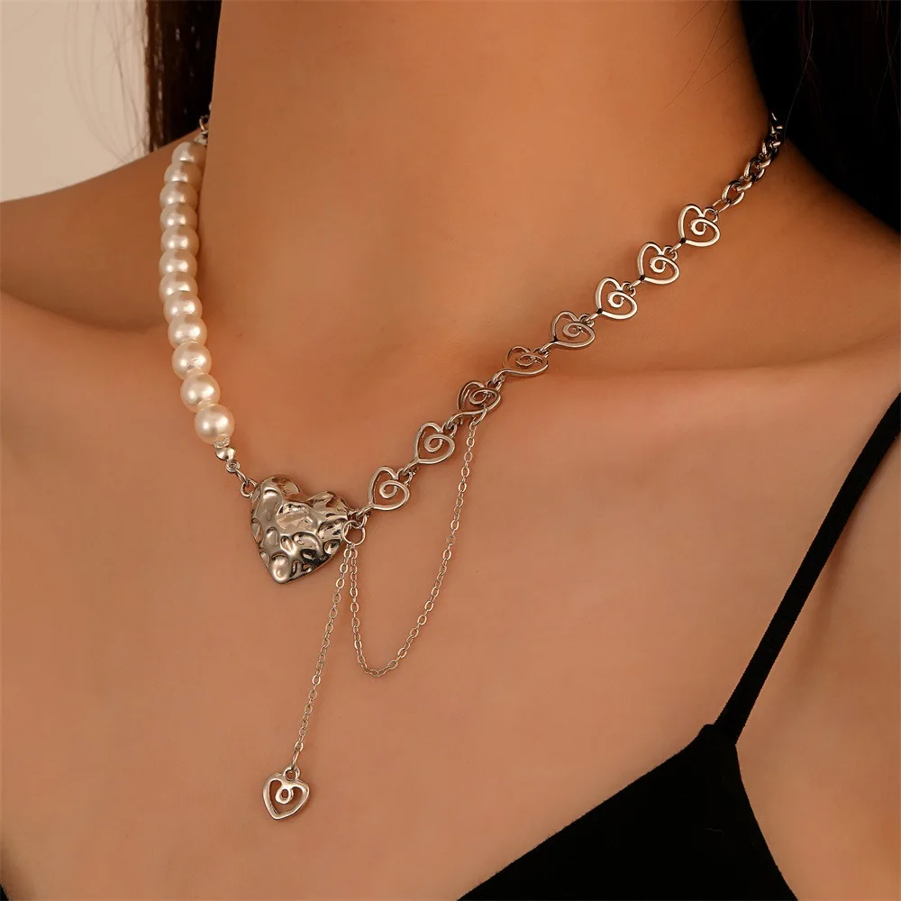 

Vintage White Imitation Pearl Splicing Heart Chain Pendent Choker Necklace For Women Cool Irregular Hollow Out Necklace Jewelry