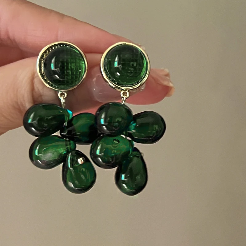 

Fashion Geometric Emerald Grape Earrings for Women French Design Baroque Temperament Exaggerated Earrings Girls Jewelry