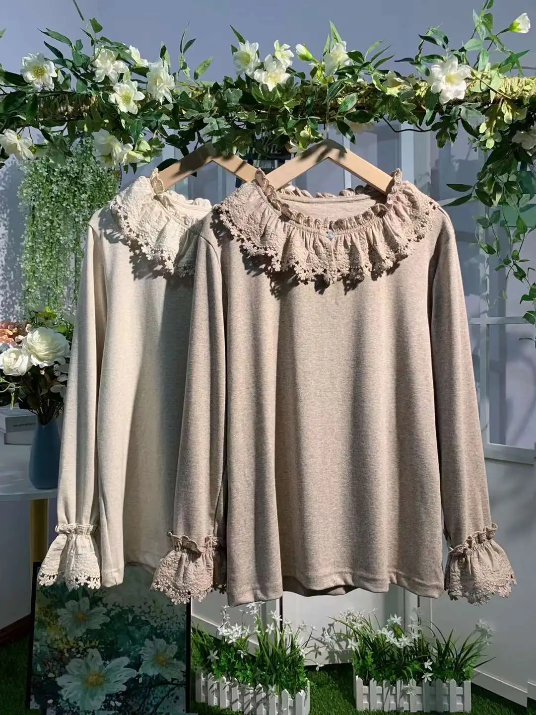 

Autumn New Sweet Cotton Lace Spliced Round Neck Base Top T Shirt Women Long Sleeve Casual Tops