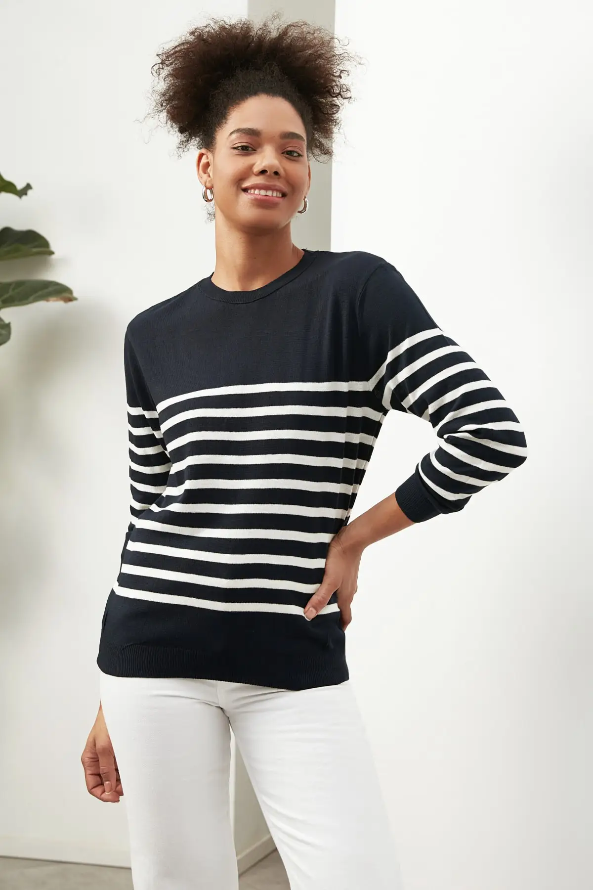 

Trendyol Navy Blue Striped Bike Collar Knitwear Sweater TWOAW22KZ2732