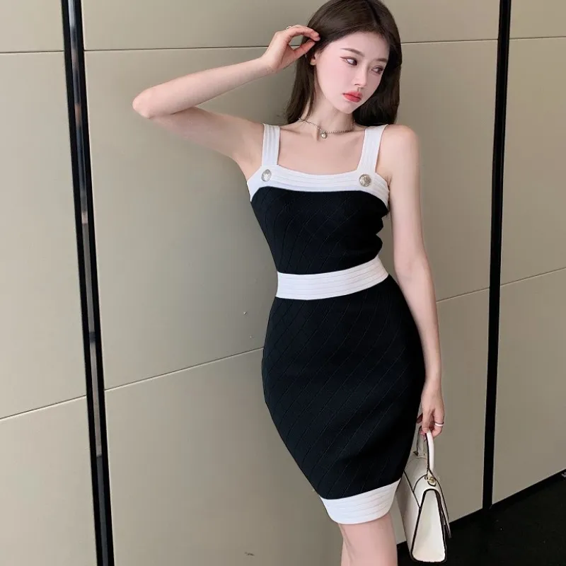 Женское винтажное трикотажное платье-футляр в клетку офисное облегающее