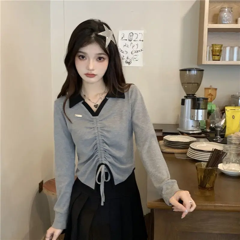 Женская трикотажная футболка с V-образным вырезом в стиле 90-х