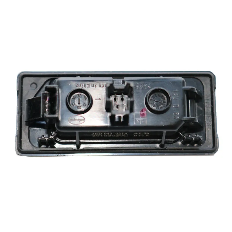 Светодиодный лампа номерного знака для VW Tiguan 2017-2023 SKODA OCTAVIA 2021-2023 3ED 943 021A 3ED943021A