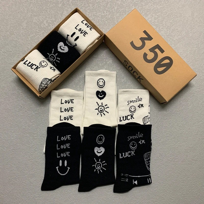 3 Pairs/Box Simplicity Love Smiley Stockings Cotton Harajuku Black White Graffiti Soft Fashion Gifts Men Women Long Socks Pack