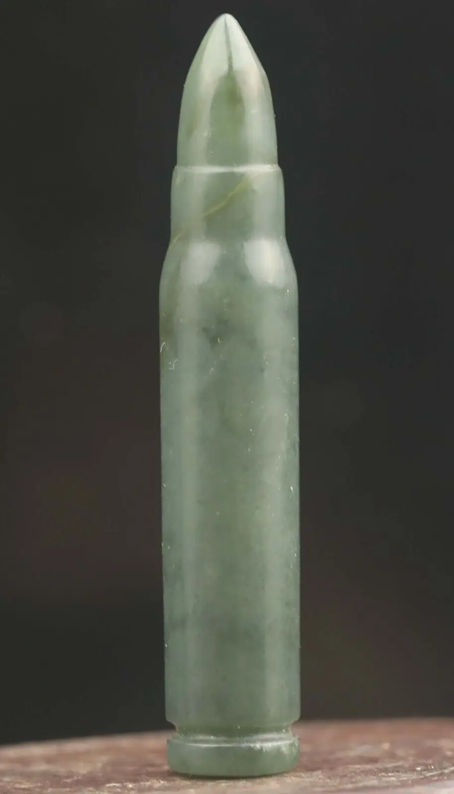 

Статуэтка из нефрита ручной работы