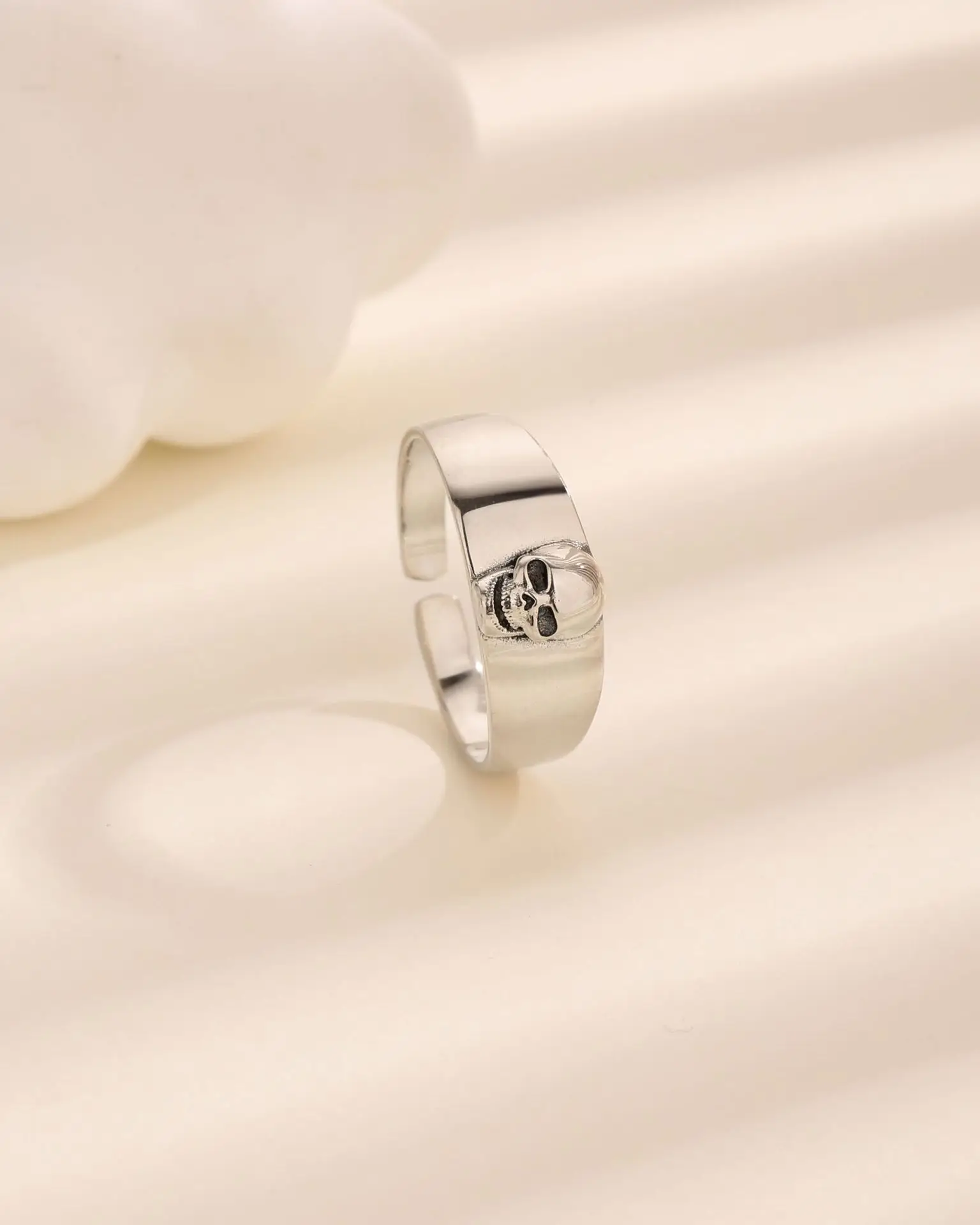 

2023 Новинка S925 Серебряное кольцо с черепом в европейском и американском винтажном стиле Модные индивидуальные украшения для мужчин и женщин