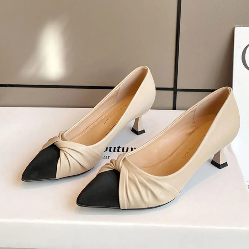 

Luxury Designer Basic Pumps 2023 Two Color Splicing Classic Bow Work Shoe Large Size 6CM High Heels Fashion Women Pump