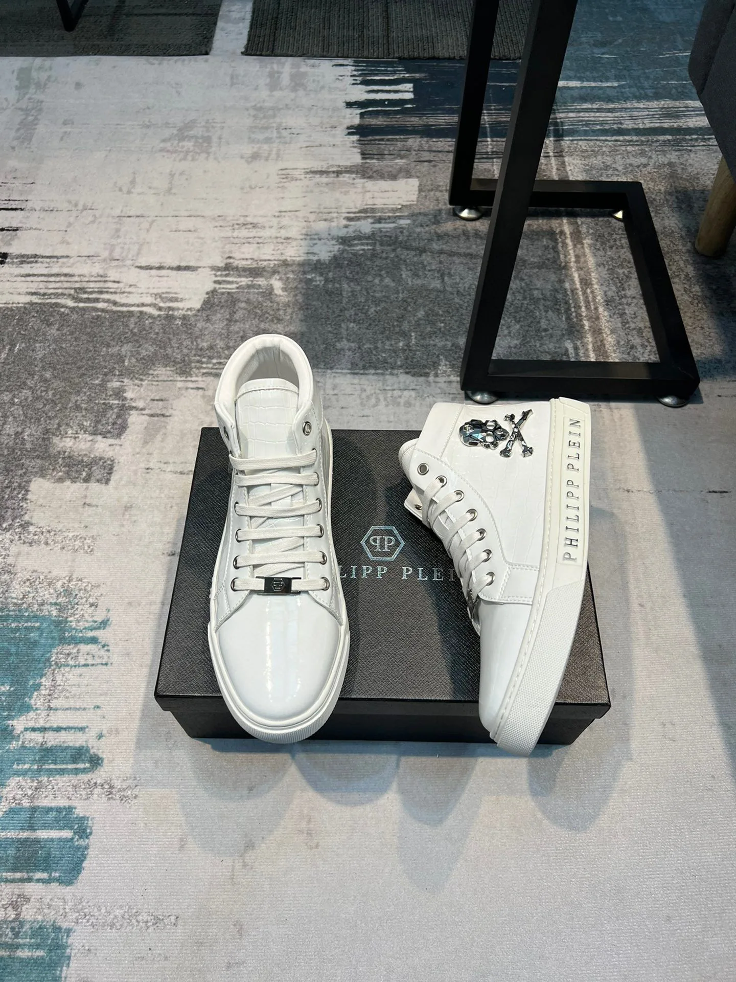 

Fashion New Men classics SKULL Sports Sneaker None-Slip High top boots shoe High Quality patent leather Plein Casual Shoes