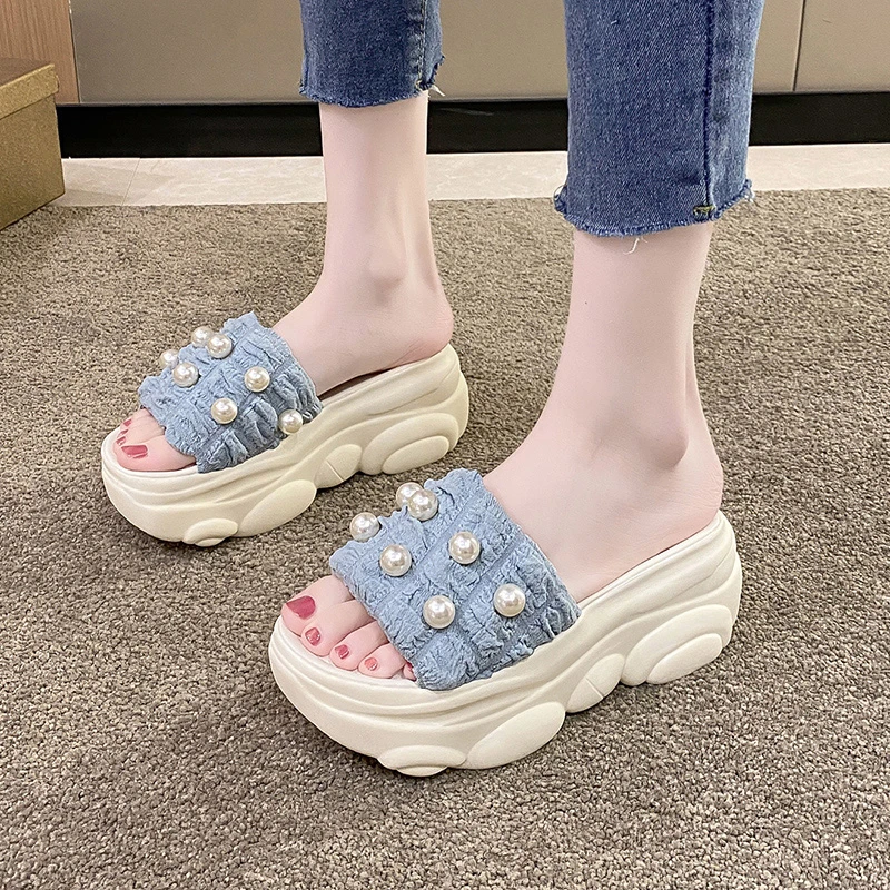 

Шлепанцы женские пляжные на танкетке, сандалии на платформе, открытый носок, жемчуг, толстая подошва, сланцы, летние тапочки, повседневные