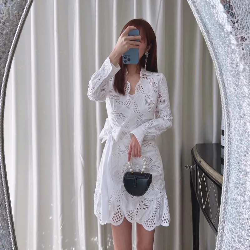 

Женское хлопковое мини-платье с V-образным вырезом