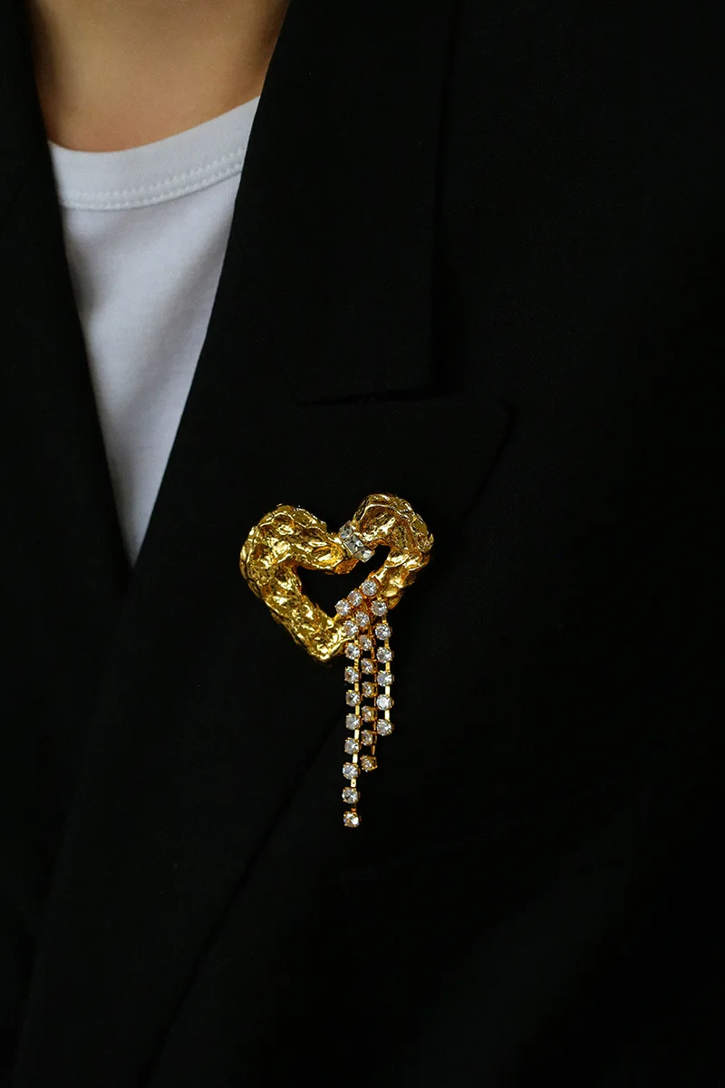 

Timeless Wonder Retro Zirconia Tassel Geo Heart Brooch Pins for Women Designer Jewelry Gown Runway Rare Pride Friends Gift 5353