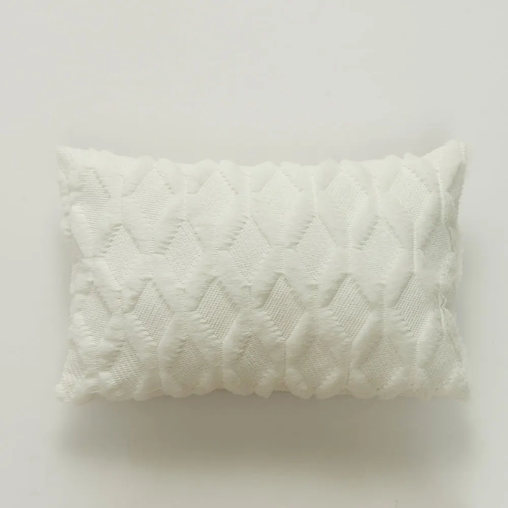 

Наволочка CANIRICA белая с вышивкой 30x50