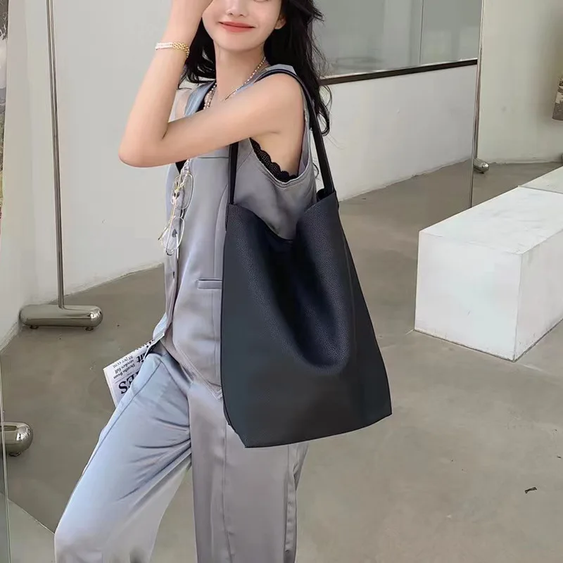 Classic Genuine Leather Shoulder Bag for Women with Large Capacity