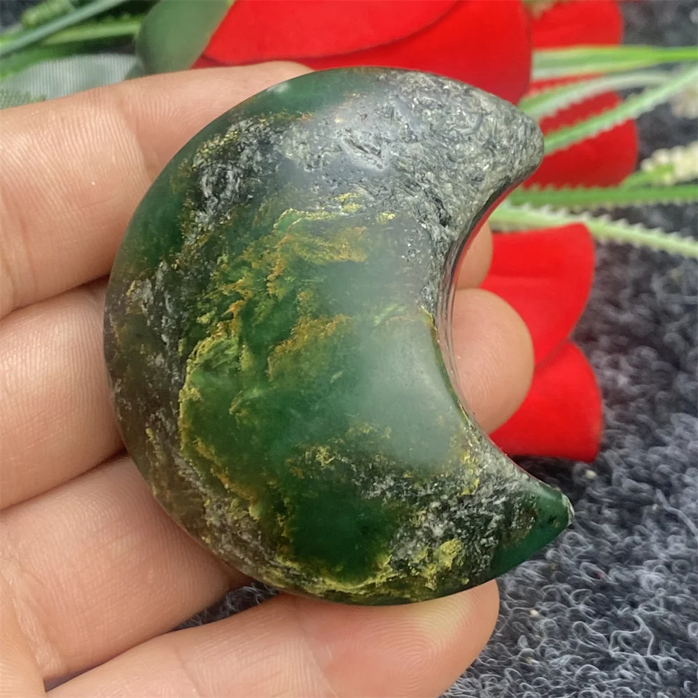 Натуральный Изумрудный драгоценный камень Красивая ручная резьба в форме Луны