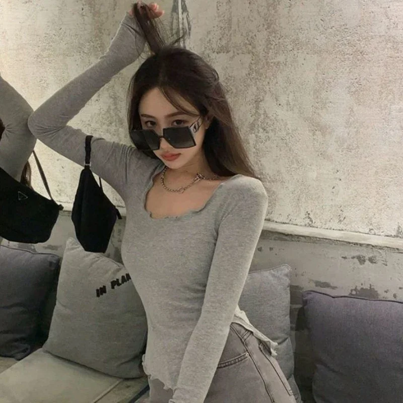 Футболки женские сексуальные тонкие минималистичные с чистым боковым разрезом