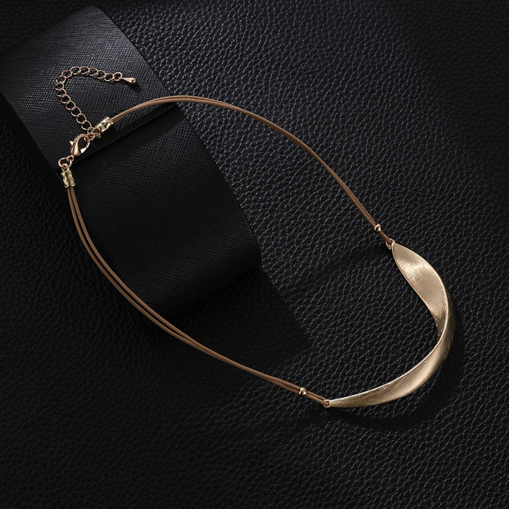 Ожерелье-чокер женское витое модное винтажное металлическое колье с подвеской в