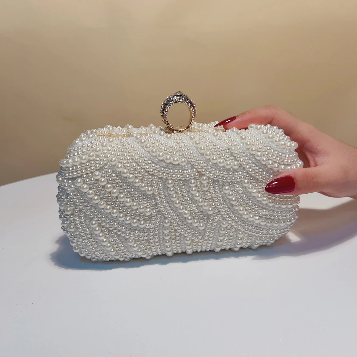 Белые квадратные клатчи с жемчужными стразами и бриллиантами сумка