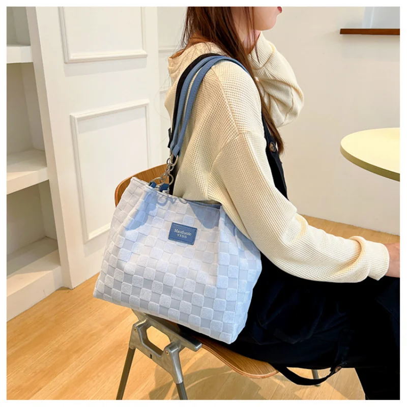 Large Capacity Retro Bag Female Trend Fashion Western Style Commuting Bag One Shoulder Underarm Tote Bag Crossbody Bag for Women