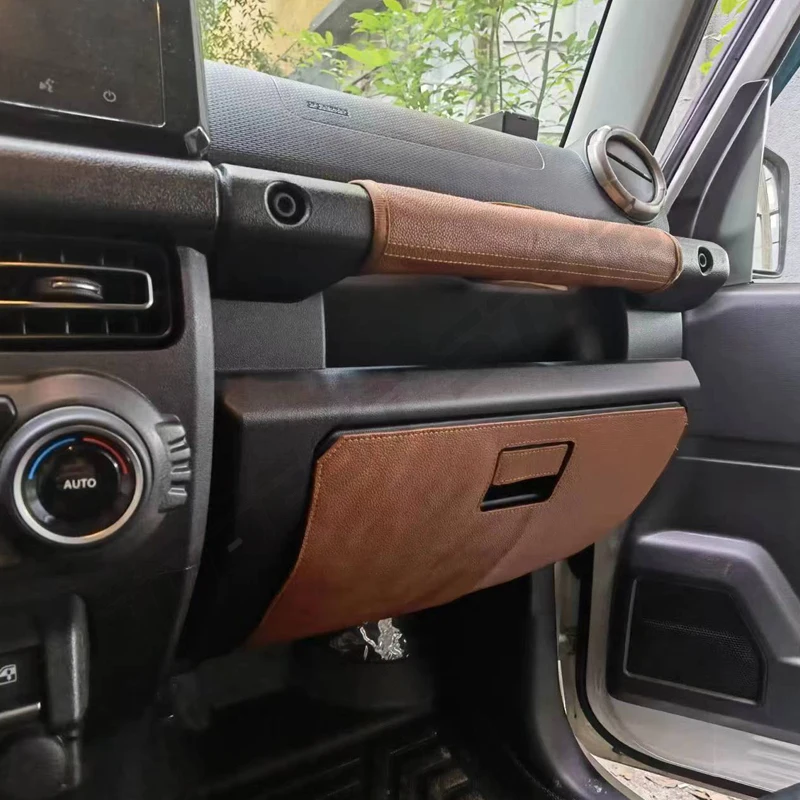 Фото Защитная накладка на ручку двери и ручку стояночного тормоза для Suzuki Jimny JB64 JB74 2019+ (5-дверный, 3-дверный) – Комплект аксессуаров для интерьера автомобиля №2