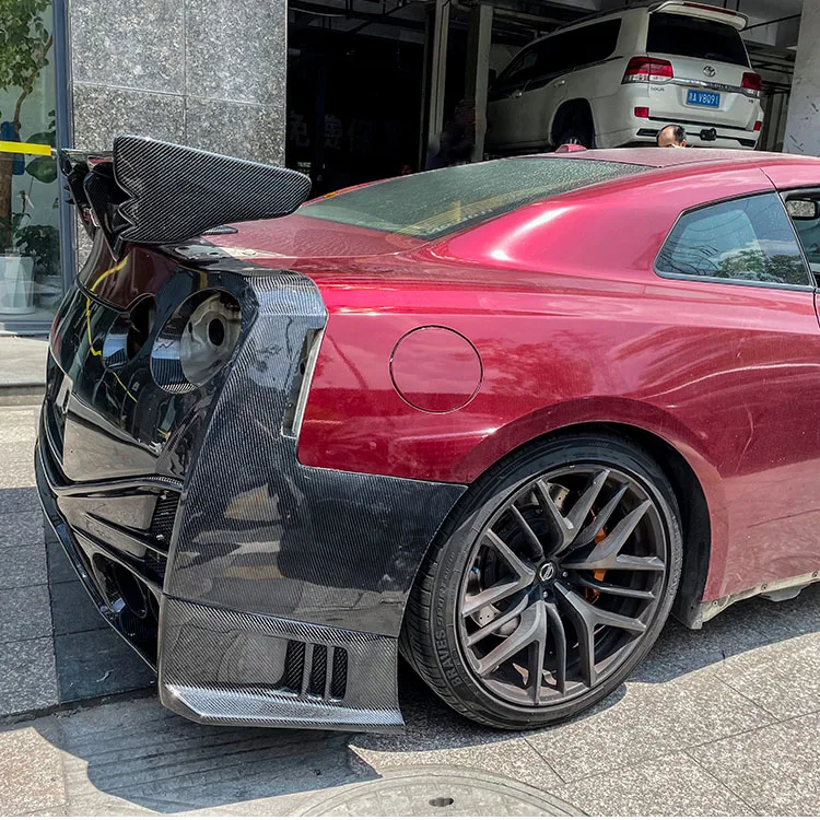 Фото Новый комплект обвесов CUBE Car из углеродного волокна с глянцевым покрытием (карбоновый черный) для Nissan GTR: модифицированные передний/задний бамперы, накладки на пороги, спойлер №4