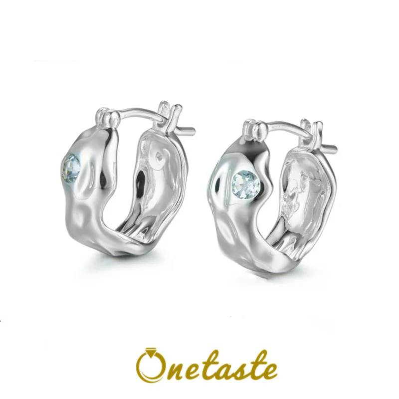 Женские серьги-кольца из серебра 925 пробы с натуральным топазом