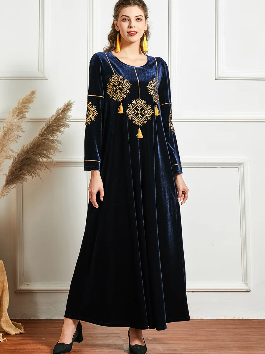 

Elegant Velvet Muslim Dress Women Big Swing A-line Maxi Dress Embroidery Jubah Long Robe Abaya Dresses Islamic Clothing Elbise