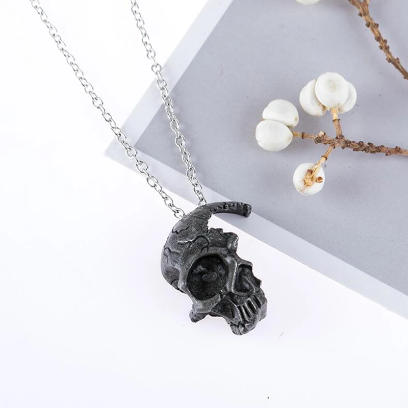 

New Punk Vintage Gun Black Half Face Skull Necklace Gothic Metal Skull Pendant Necklace Party Men Women Fashion Jewelry Gift