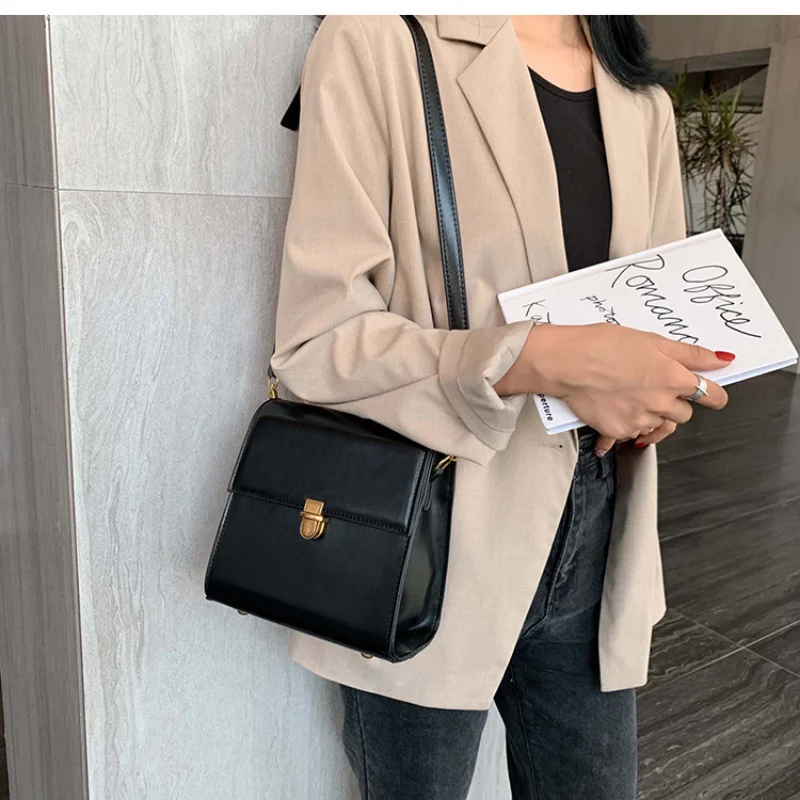 

Женская сумка в западном стиле, новинка 2023, модная сумка через плечо в Корейском стиле, модная простая маленькая квадратная сумка, кошельки ...